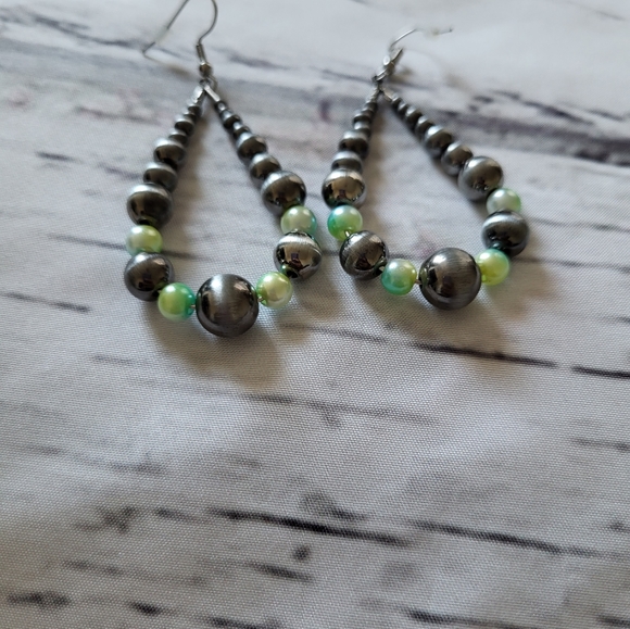 NEW GREEN TEARDROP EARRINGS - Picture 5 of 5
